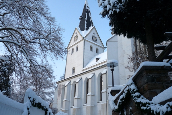 Ev. Kirche Winter 600x400
